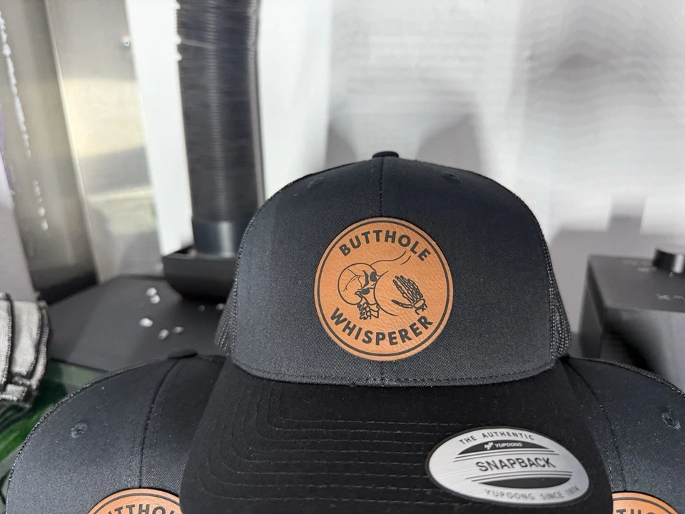 Sombrero con parche Butthole Whisperer | Kike Hernández | Gorra de béisbol | Llavero gratis Foto 1 de 2