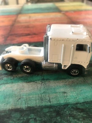 Semirremolque Hot Wheels Steering Rigs 1980 RACING TEAM KENWORTH camión blanco Foto 1 de 4