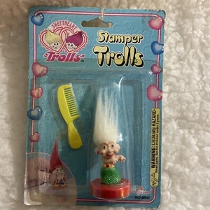 1998 SWEETHEART Hula STAMPER - 3" Imperial Troll Doll - No. 8846 Neu in OVP - Bild 1 von 9