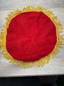 Vintage 1970’s Mini Christmas Tree Skirt Furry Red With Gold Fringe 15” - Imagen 1 de 7