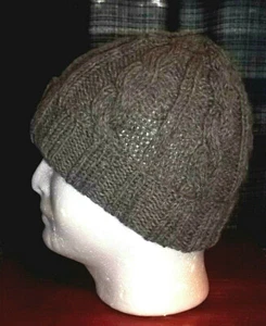 Neue handgefertigte graue Mütze Beanie aus 100 % Wolle mit Zopfmuster für Herren oder Damen - Bild 1 von 2