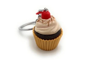 Cupcake Muffin Biscuits With Cherries Key Ring Pendant Made of Metal Braun - Picture 1 of 5