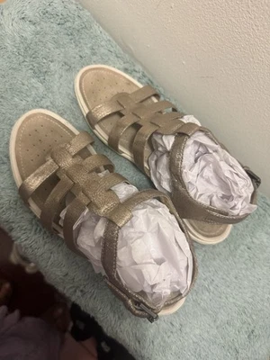 Sandalias Geox metálicas Foto 1 de 4