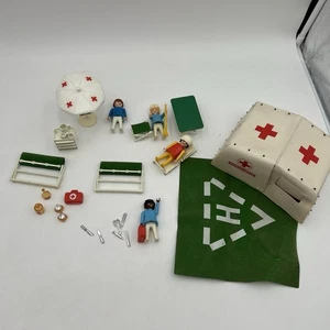 Lotto Figurine Vintage Playmobil 3224 Campo Ospedale Tenda Soccorso Set Medico - Foto 1 di 15