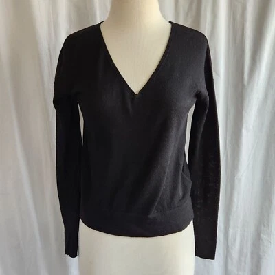 Suéter Acne Studios Negro Pequeño Cuello en V Manga Larga Ñandú Alpaca 100% Lana Merino Foto 1 de 4