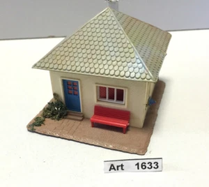 Vau-pe 1022 H0 Haus mit Bank, fertig gebaut, Maßstab 1:87, selten & RAR - Bild 1 von 6
