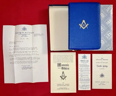 复古 1960 年共济会版圣经 The Great Light in Masonry A.J. Holman字母 — 第 1/4 张图片