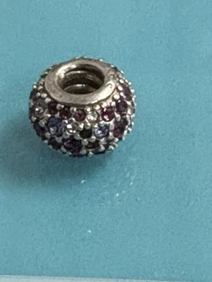 Dije de cuentas con pavé de plata de ley 925 Chamilia - Dije de cristal púrpura y rosa Foto 1 de 4