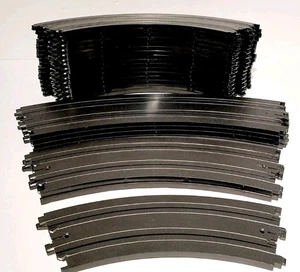 LOTE DE 23 TOMY AURORA AFX CURVE TRACK - 9" CURVA 1/4, 18" 1/8, 15" Y 12" - Imagen 1 de 14