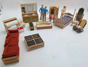 Vintage Tomy Puppenhaus Konvolut 20 Teile riesiges Badezimmer Bettteil  - Bild 1 von 6