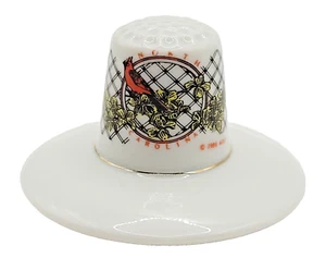 Cappello vintage 1986 NORTH CAROLINA porcellana fiore ditale con legno cardinale cane - Foto 1 di 15