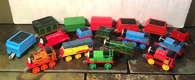 Lote Mixto De 17 Juegos De Tren De Plástico y Diecast Thomas & Friends Juguete Foto 1 de 4