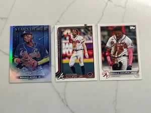 Lotto tre carte Ronald Acuna Jr Topps Atlanta Braves - Foto 1 di 1