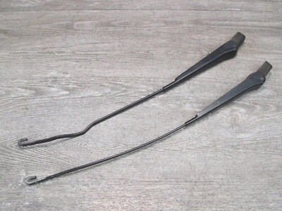 86-91 MERCEDES W126 SET OF 2 FRONT LEFT & RIGHT WINDSHIELD WIPER ARM OEM - Image 1 of 4