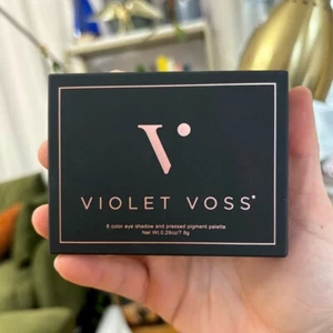 NWT Violet Coral Voss Eyeshadow Palette - Picture 1 of 6