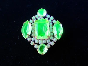 Magnificent Czech Vintage Glass Vaseline Uranium Rhinestone Button Collectable - Picture 1 of 3
