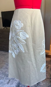 BNWT Carolina Herrera Beige Cotton Embroidered Midi Skirt SZ 6 - Picture 1 of 6