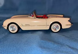 Mira 1:18 Scale 1955 White Corvette Convertible Diecast Car - Picture 1 of 11