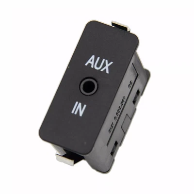 NEW Audio Aux In Socket Plug 61316930561 For BMW 1 3 5 6 7 X1 X3 X5 X6 Z4 SERIES Foto 1 de 4