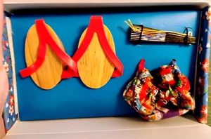 Neu im Karton Muffy VanderBear Muffy's Kyoto Blüten Accessoires Schuhe Fan Handtasche - Bild 1 von 3