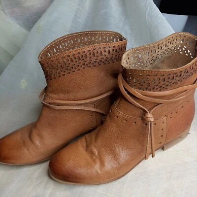 Minelli Leather  Booties, Sz.36, Made in Italy - Image 1 of 3