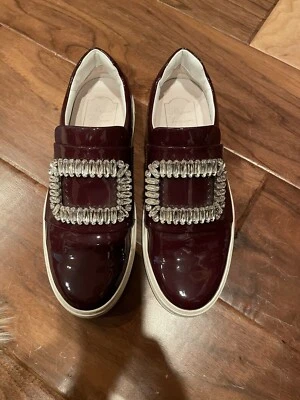 ZAPATILLAS ROGER VIVIER SNEAKY VIV CRISTAL HEBILLA CHAROL BORGOÑA 37.5 Foto 1 de 4