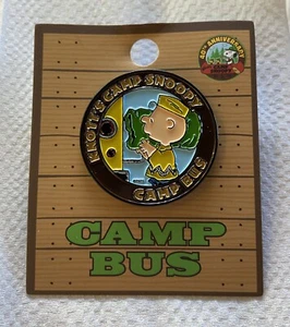 Nudo Berry Farm Pin CAMPAMENTO SNOOPY 40 AÑOS LIMITADO LE500 Autobús Campamento Charlie Brown - Imagen 1 de 3
