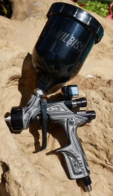 Devilbiss 905909 DV1 KUSTOM BASECOAT SPRAY GUN DIGITAL W/ BLACK CUP B Plus CAP✅ - Image 1 of 4