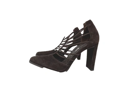 Tacones Via Spiga marrón chocolate gamuza con tiras 6 1/2 usados en excelente estado Foto 1 de 4