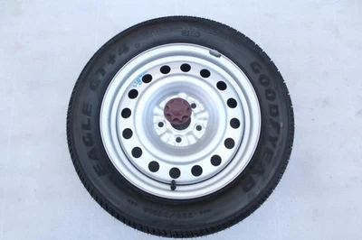 Llanta Lexus SC300 1999 225 55 16 de acero con neumático Goodyear 99 % banda de rodadura Foto 1 de 4