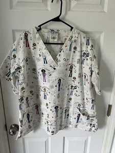 UA Scrub Top Women’s White With Nurses Print Nursing Medical Xray Vet Pockets XL - Picture 1 of 3