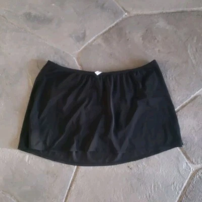 Falda corta de natación Lane Bryant talla 20 negra lisa aberturas laterales Foto 1 de 3