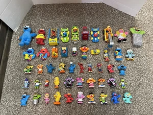 Lot Of 50 Sesame Street Figures Hasbro Toys - Some Vintage - No Dupes ! - Picture 1 of 5