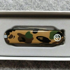 VICTORINOX x A BATHING APE Colaboración Multiherramienta Cuchillo Camuflaje BAPE Raro - Imagen 1 de 4