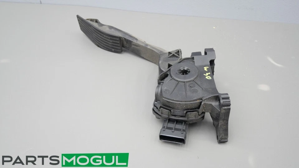 2018 FIAT 500X 4-DOOR GAS PEDAL ACCELERATOR THROTTLE SENSOR 51980266 OEM - Image 1 of 4