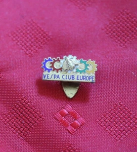 De colección - Esmalte - Scooter VESPA CLUB EUROPE - Insignia de solapa - Imagen 1 de 5
