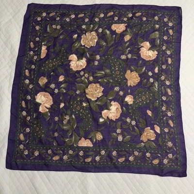 Cachecol quadrado rayon anos 90 Axcess roxo escuro floral rosas paisley Itália 30” vintage - Imagem 1 de 4