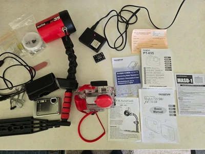 Olympus Stylus 720 digital camera + underwater housing PT-035 + Ikelite AF35  - image 1 of 4