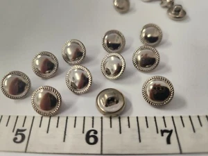 VINTAGE KNÖPFE 12ER SET SILBER METALL DESIGN TUZ3364 - Bild 1 von 3