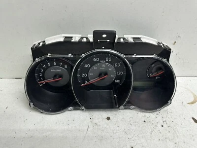 2009 Nissan Versa A/T cluster velocímetro tach medidores painel de instrumentos fabricante de equipamento original - Imagem 1 de 4