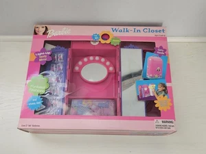 Vintage Mattel 2000 Walk In Closet Barbie bambola vanità tiene accessori moda - Foto 1 di 10