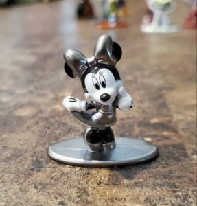 Nano Metalfigs Minnie Mouse Disney personaggio pressofuso bianco nero sciolto nuovo - Foto 1 di 1