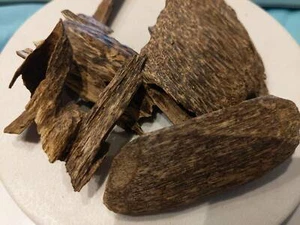 Oud Agarwood Chips Thailand Natur Prachinburi Süßer Weihrauch Duftendes Oudh Holz - Bild 1 von 3