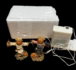DEPARTMENT 56 VILLAGE ACCESSORIES LIGHTED HALLOWEEN SCARECROWS WITH BOX WORKS - Picture 1 of 8