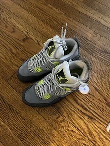 Size 8.5 - Jordan 4 Retro SE Mid Neon 95 - Picture 1 of 6