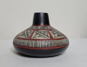 Brooklynn Benally Morningstar Navajo Pottery Vase – Dine Artist, 2004 - Picture 1 of 12