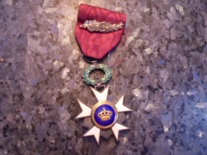 belle medaille belge chevalier ordre de la couronne en argent avec son ecrin. - Imagen 1 de 5