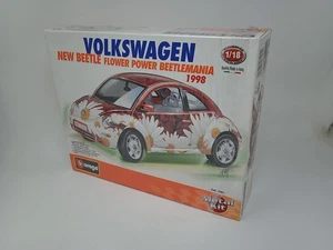 Bburago Metal Kit Volkswagen New Beetle Flower Power Beetlemania 1998 - Cod 7095 - Foto 1 di 4