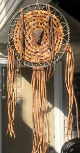 Cabeza de búfalo atrapasueños hecha a mano nativo americano, cuero, plumas de faisán - Imagen 1 de 12