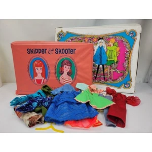 Vintage Mattel Barbie Puppenkoffer Skipper & Skooter & Handarbeit Kleidung - Bild 1 von 13